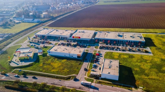 Retail park v Topoľčanoch má nového majiteľa. Kúpila ho česká skupina ZDR Investments