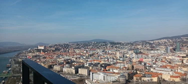 Práce na prvom slovenskom mrakodrape finišujú. Pozrite si výhľad z najvyššieho poschodia_1