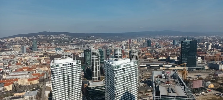 Práce na prvom slovenskom mrakodrape finišujú. Pozrite si výhľad z najvyššieho poschodia_2