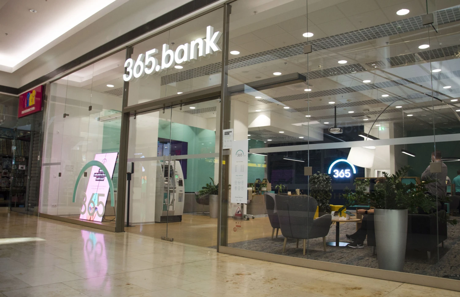 Transakcia roka: slovenský bankový trh čaká spájanie s príchuťou gréckeho dlhového korenia