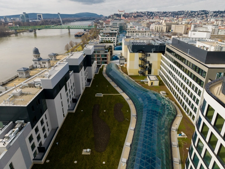 Práce na prvom slovenskom mrakodrape finišujú. Pozrite si výhľad z najvyššieho poschodia_5