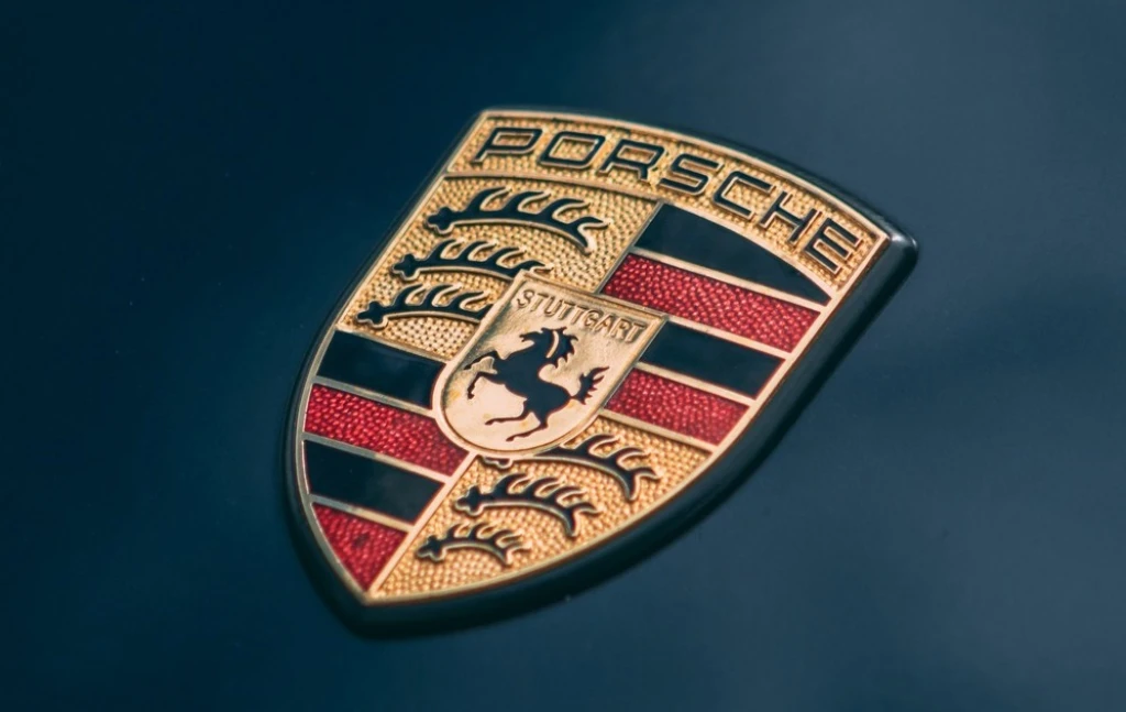 Porsche zvažuje, že kúpi podiel v problémovom výrobcovi batérií Varta