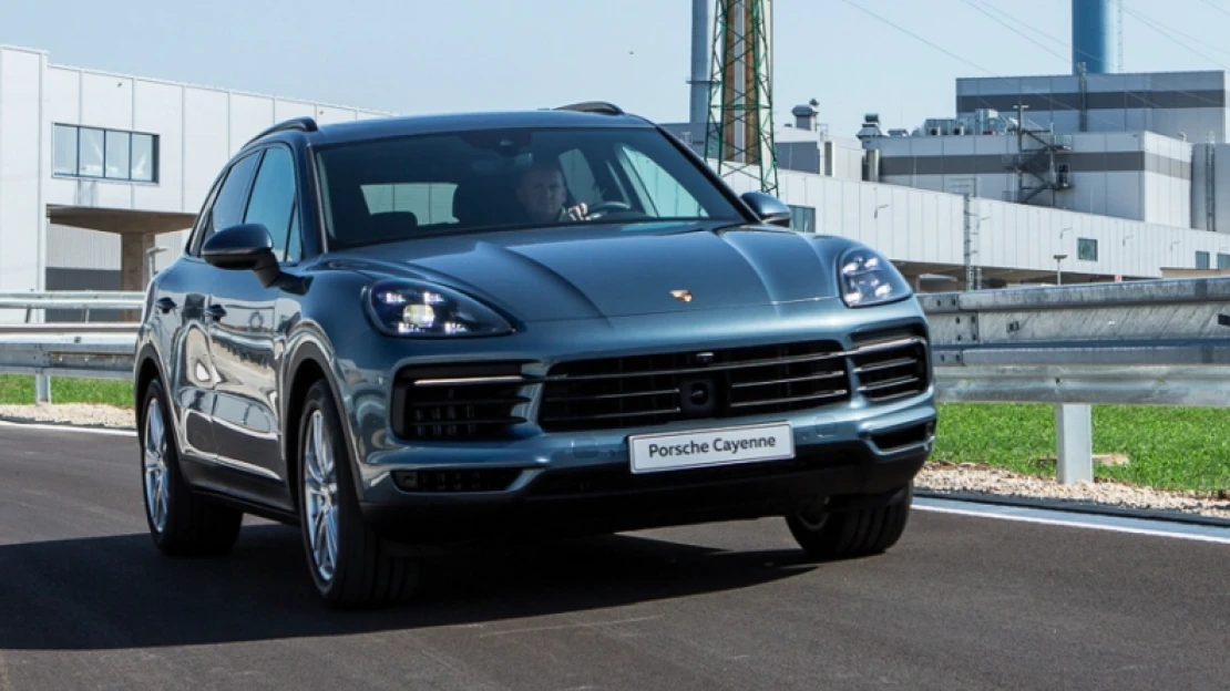 Porsche sa stáva chudobným príbuzným žiarivej Škody, vraví analytik