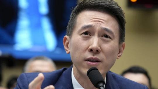 Šéf TikToku sa zapotil v Kongrese: Vysvetľoval, ako chcú ochrániť údaje Američanov