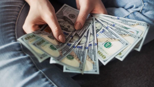 Koľko zarábajú ženy v porovnaní s mužmi v USA? Pomer sa za 20 rokov veľmi nezmenil