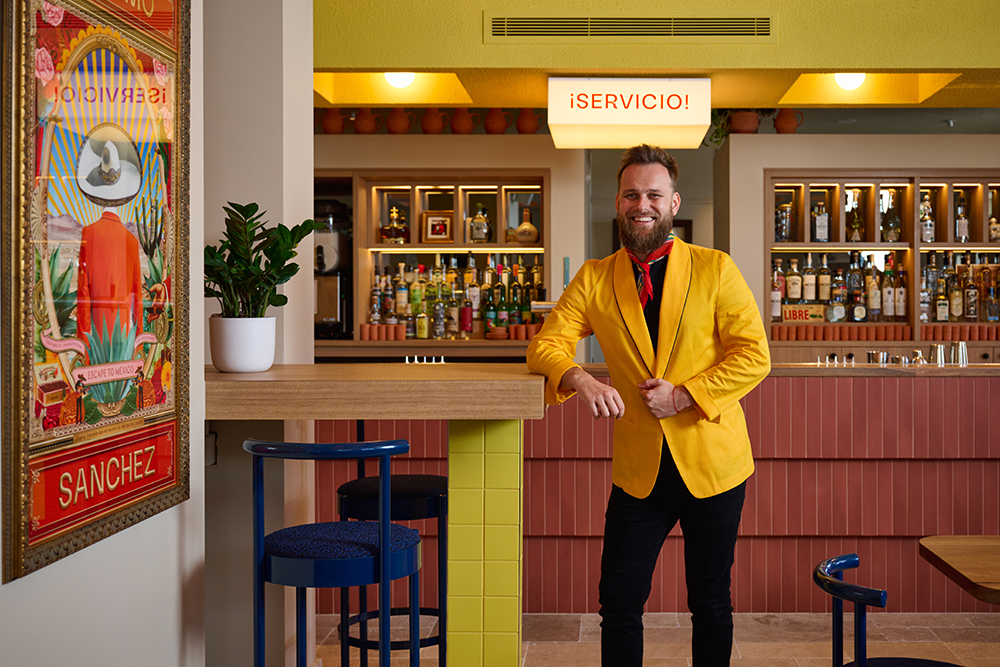 Barman Martin Hudák otvoril v Sydney mexickú tavernu. Láka na autentické jedlo i karaoke