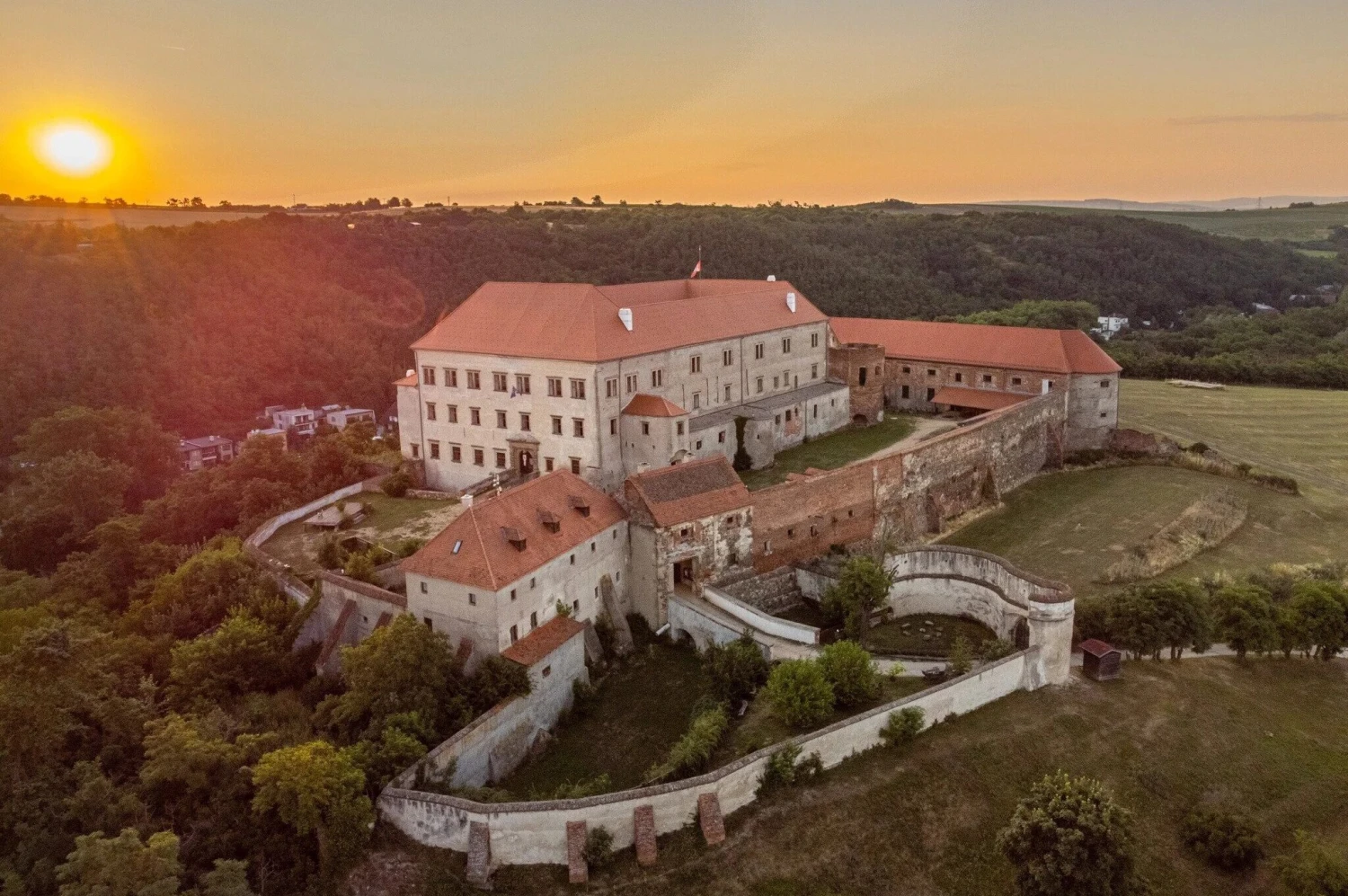 Staňte sa hradnými pánmi: Veľkolepý areál pri Brne je na predaj