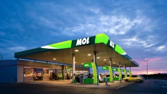Maďarská skupina MOL a Slovnaft sa sťažujú v Bruseli, dôvodom sú poplatky za prepravu ropy