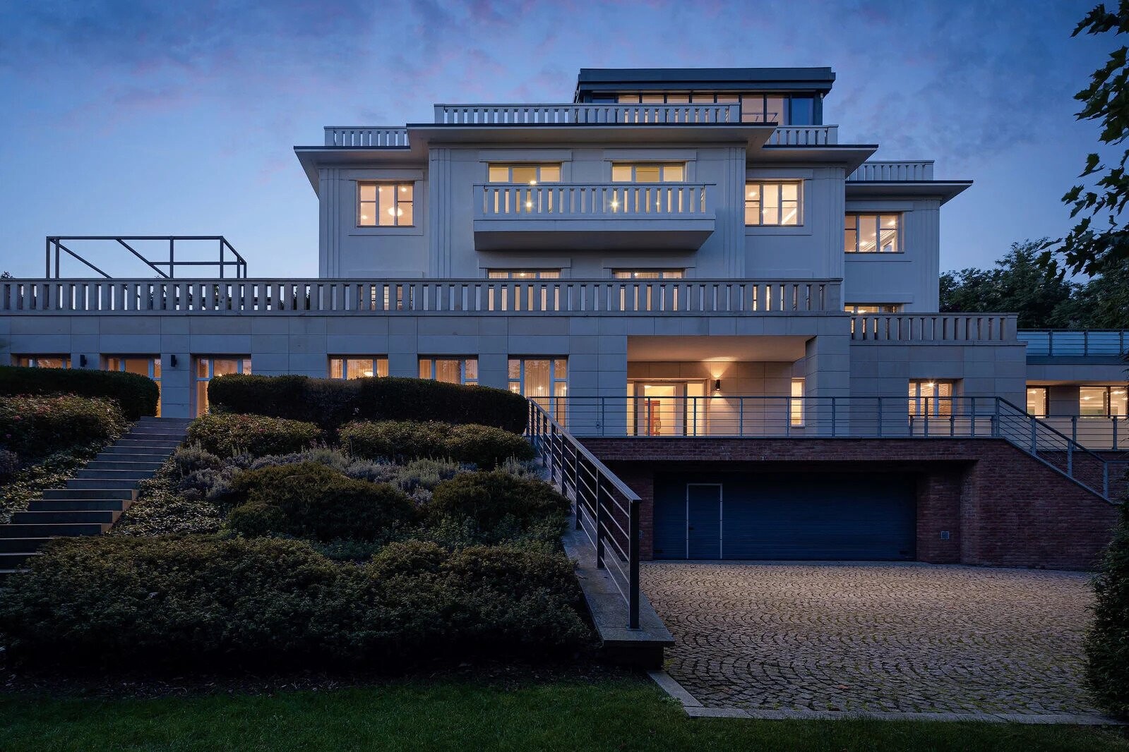 Ako vyzerá najdrahší dom v Česku? Má vyhrievanú cestu aj vlastné vinice