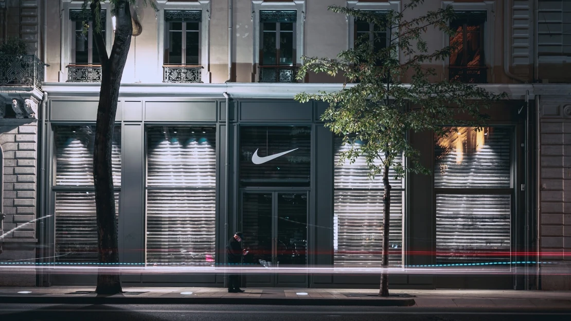 Spoločnosti Nike klesol zisk. Zápasí s vysokým objemom nepredaných zásob