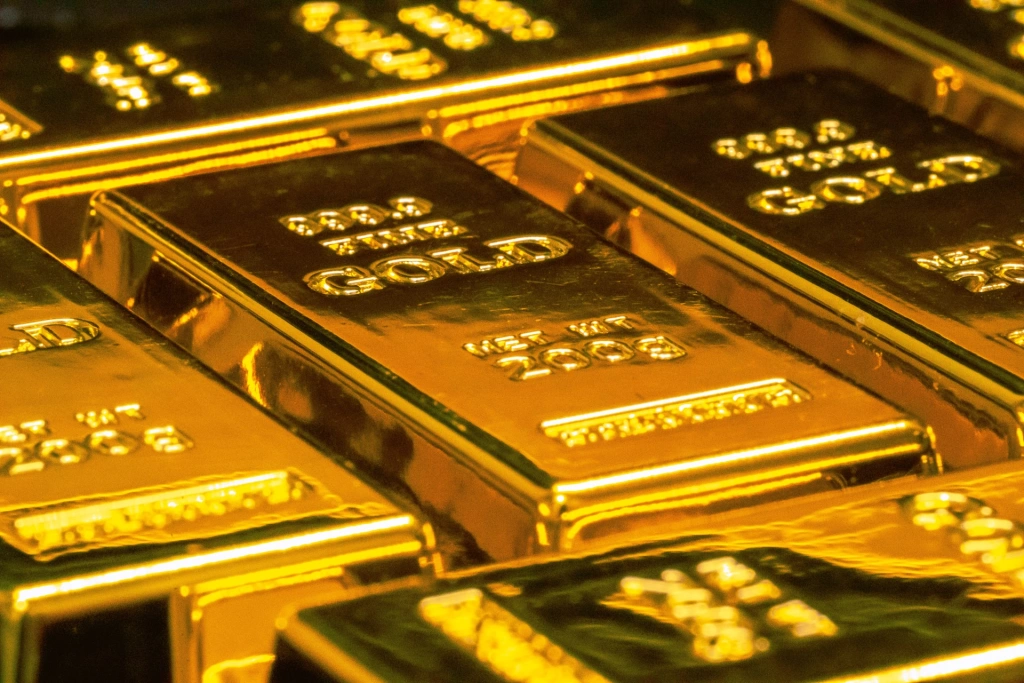 Cena zlata stále raketovo rastie. Posunula sa nad rekordnú hranicu