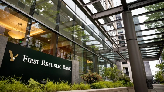 Banky majú do nedele predložiť konečnú ponuku na First Republic