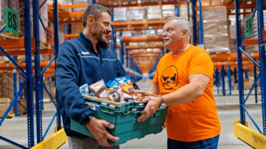 Tesco daruje nepredané potraviny z každého obchodu