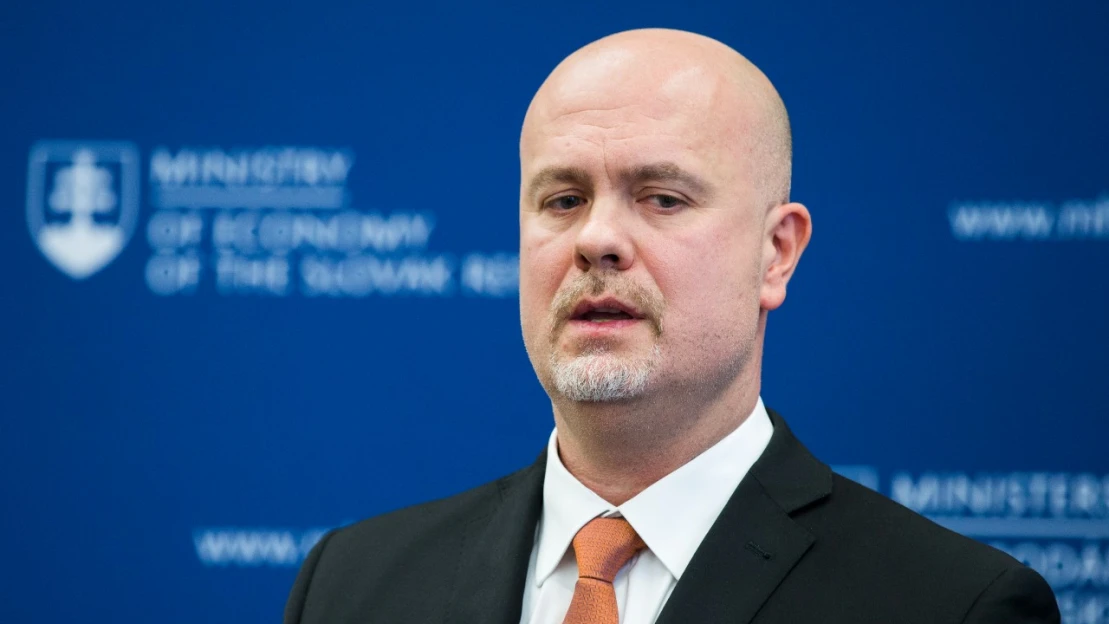 Bývalý šéf SIS plánuje postaviť rekreačný komplex za 2,5 milióna eur. Uprostred vojenského pásma