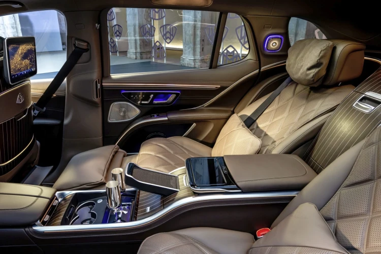 Prvý Maybach do zásuvky. Takto vyzerá najluxusnejší elektromobil_1