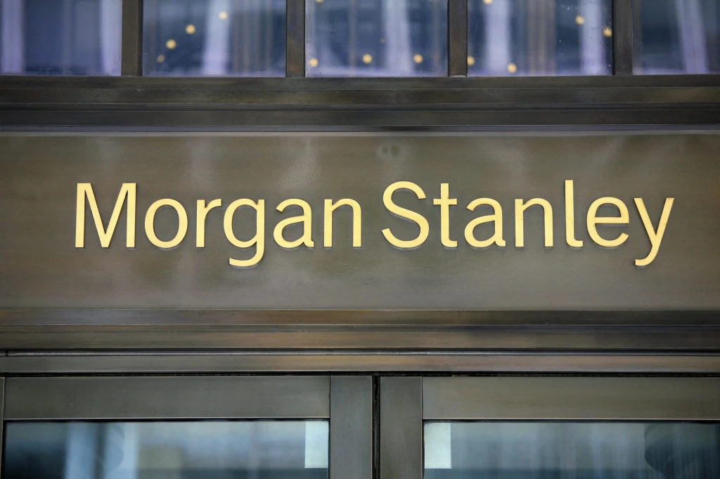 Banke Morgan Stanley klesol zisk takmer o pätinu. Investičnému bankovníctvu sa nedarilo