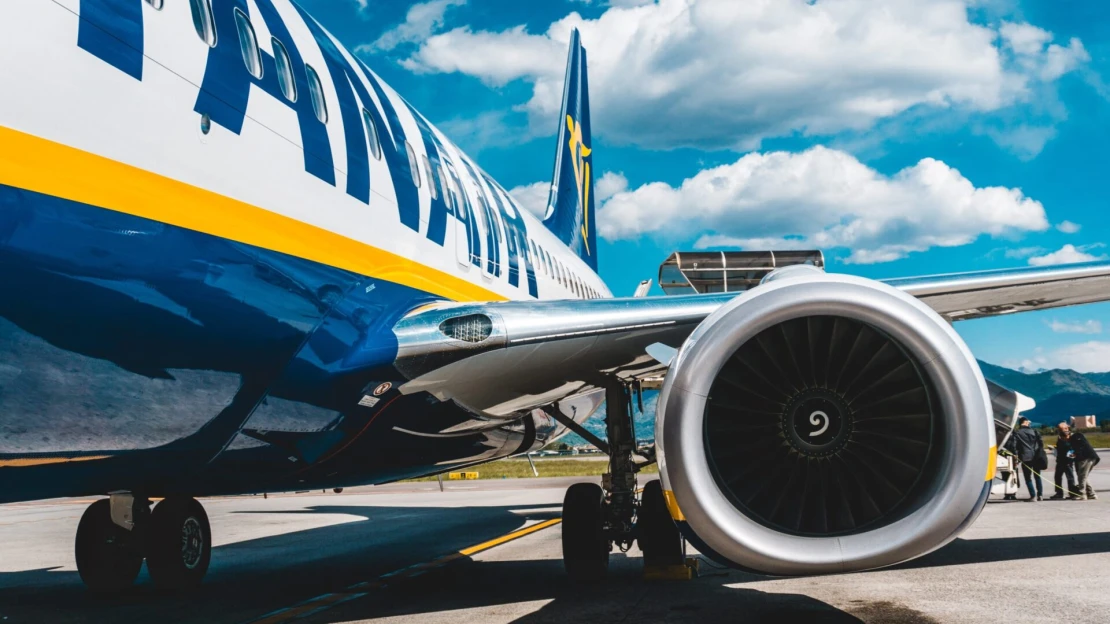 Ryanairu klesol štvrťročný zisk o tretinu. Doplatil na konflikt na Blízkom východe