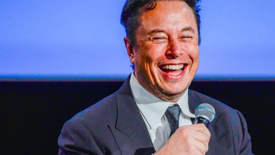 Žiadal šesťmesačnú pauzu pre AI. Musk však pokračuje v jej vývoji pre Twitter