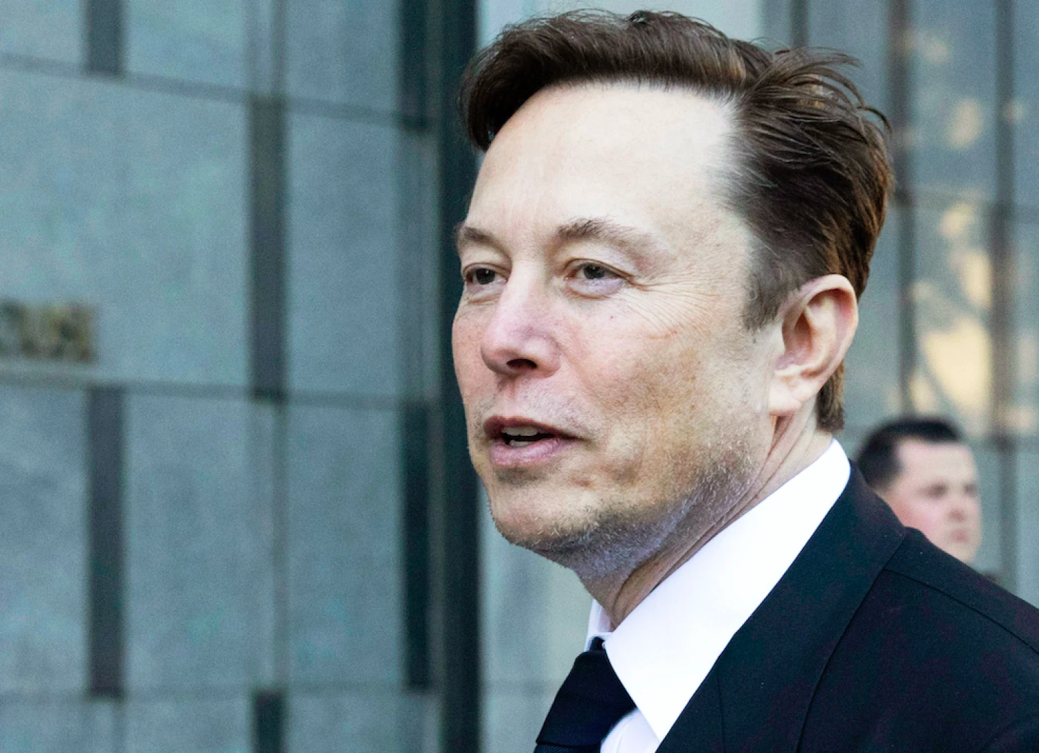 Musk chce svojim zamestnancom zakázať používanie iPhonov a iných Apple zariadení