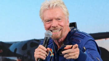 Bližšie k vesmíru ako k zisku. Prečo Virgin Galactic s turistami do kozmu stále nelieta