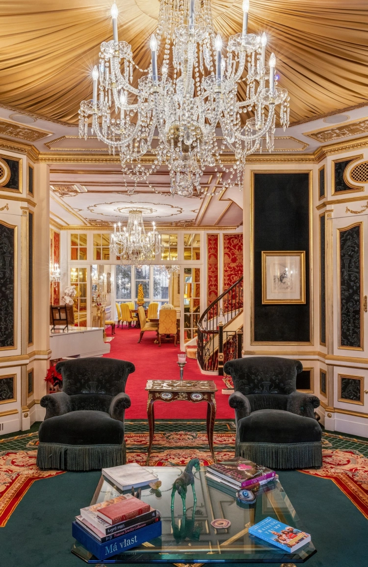 Šesť poschodí, ružový mramor a jedáleň ako vo Versailles. Byt Ivany Trump zdražel o 24 miliónov_5