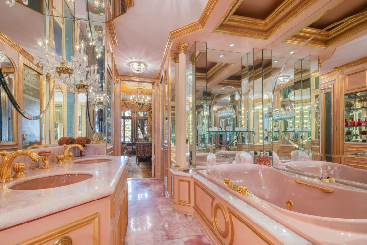 Šesť poschodí, ružový mramor a jedáleň ako vo Versailles. Byt Ivany Trump zdražel o 24 miliónov_10