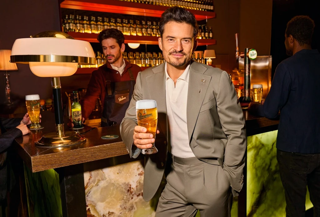 Legolasovi zachutilo české pivo. Orlando Bloom bude ambasádorom Staroprameňa