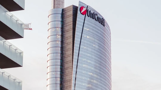 Prevezme taliansky bankový gigant nemeckého konkurenta? Urobil k tomu rázny krok