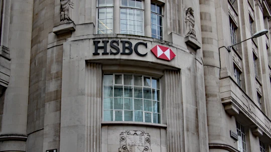 Zisk najväčšej banky v Európe sa strojnásobil, pomohlo je aj prevzatie skrachovanej SVB