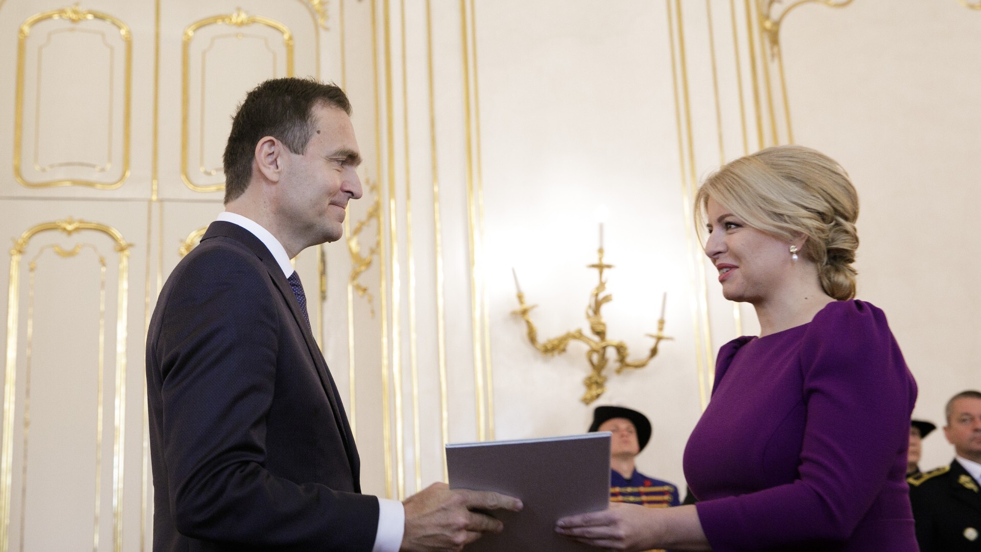 Slovensko má prvú úradnícku vládu, o dôveru parlamentu musí požiadať do 30 dní