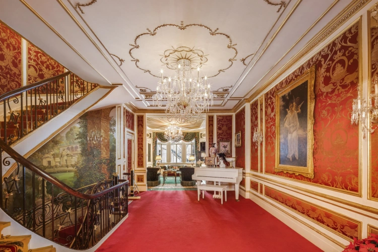 Šesť poschodí, ružový mramor a jedáleň ako vo Versailles. Byt Ivany Trump zdražel o 24 miliónov_2