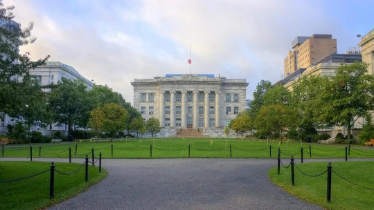 Štyri roky a dosť. Trump chce obmedziť platnosť víz pre zahraničných študentov a vedcov