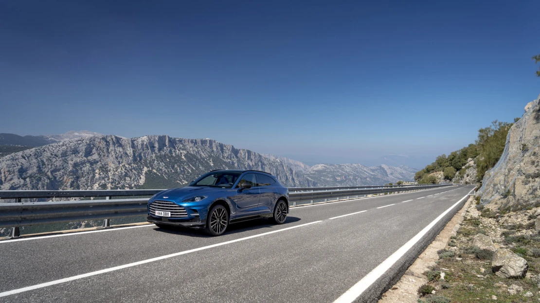 Obľúbená značka Jamesa Bonda posilní výrobu elektroáut. Aston Martin a Lucid spoja sily