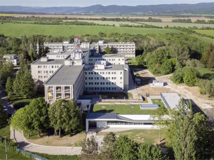 Kaviareň z toaliet, bojnický pavilón či Grape. 21 diel zabojuje o cenu za architektúru_4