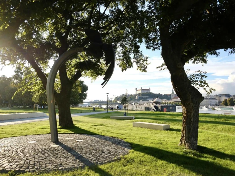 Kaviareň z toaliet, bojnický pavilón či Grape. 21 diel zabojuje o cenu za architektúru_2