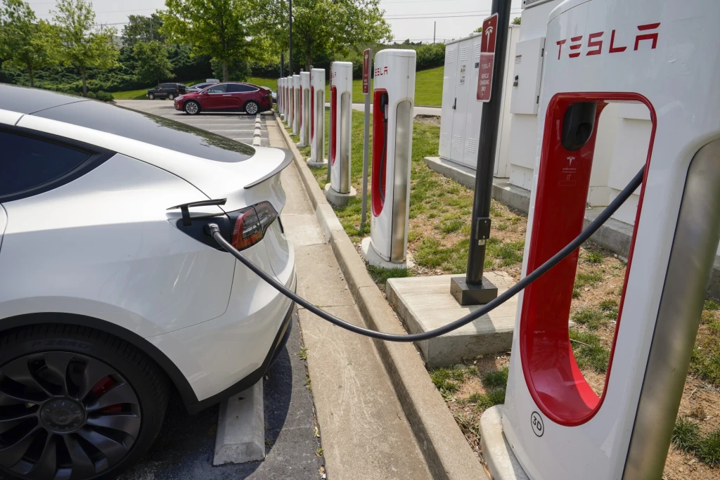 O štvrtinu viac. Počet nabíjacích miest pre elektromobily výrazne stúpol