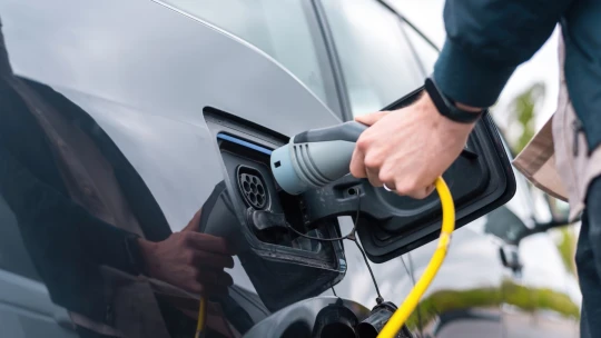 Čína sľubuje odvetu za vysoké clá na elektromobily. Peking obviňuje Kanadu z porušovania pravidiel