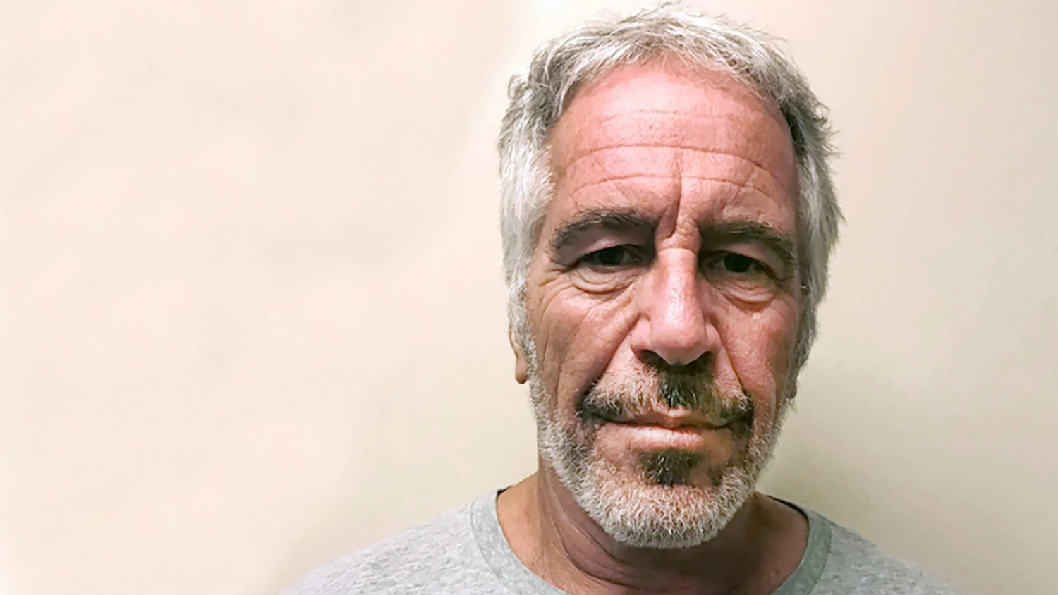 Z dvojizbového bytu sa dostal k stámiliónovému majetku. Ako zbohatol sexuálny predátor Jeffrey Epstein?