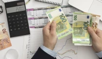 Dosť špekulácií a klebiet. Overte si v tabuľkách, či zarábate viac ako susedia