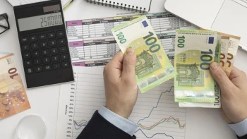 Dosť špekulácií a klebiet. Overte si v tabuľkách, či zarábate viac ako susedia