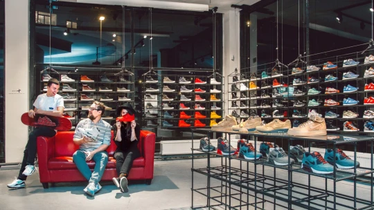 Jednou nohou vo Footshope. Wood & Company už pozná svoj podiel