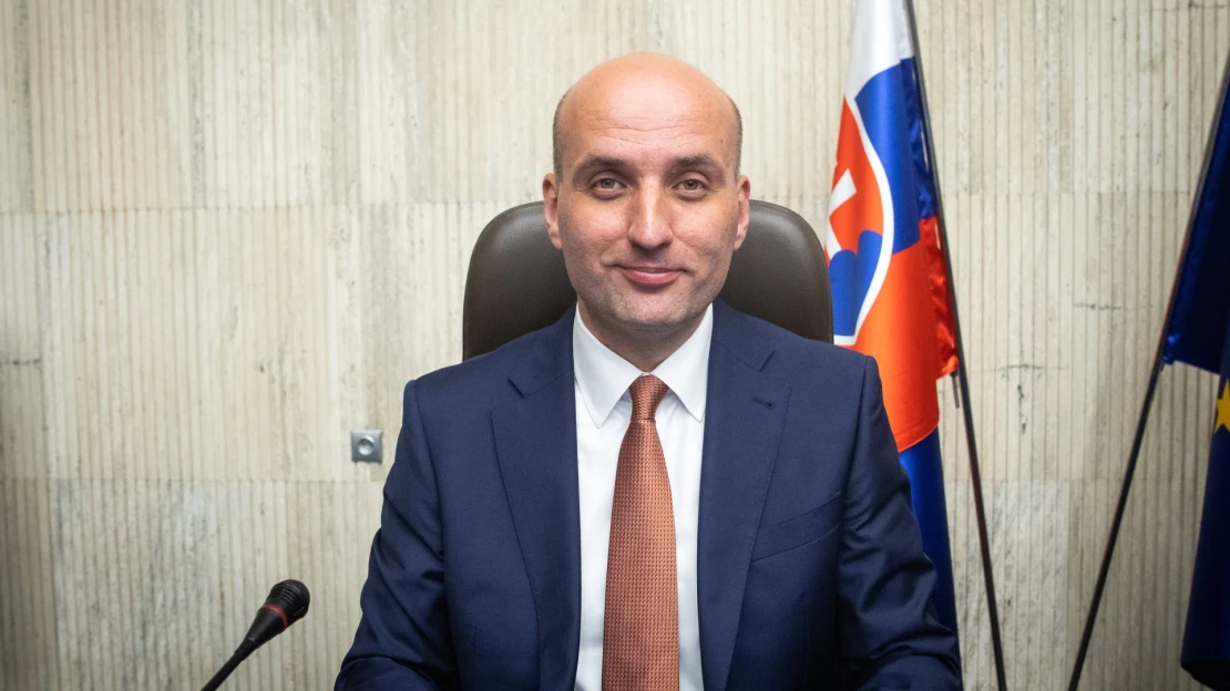 Parlament už dvojnásobne prekročil rezervu na nové opatrenia, upozorňuje minister financií