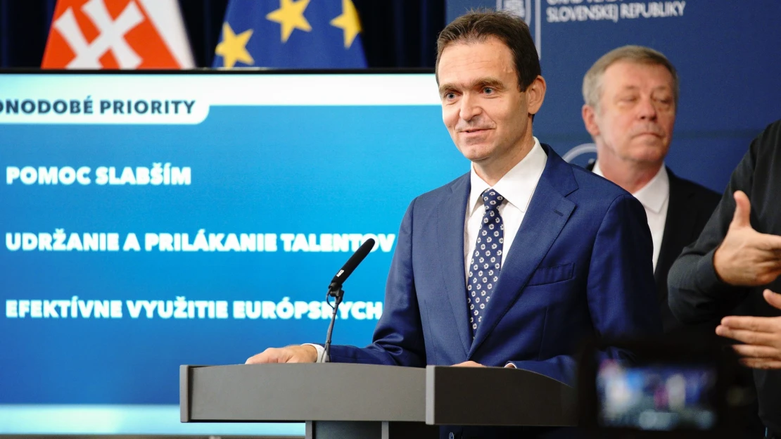 Vláda prijala svoje programové vyhlásenie. Medzi priority patrí spomalenie potravinovej inflácie