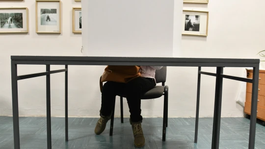 Predčasné parlamentné voľby budú 30. septembra. Čo by ste o nich mali vedieť?