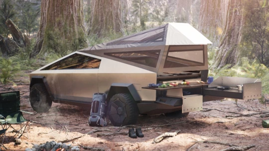 Tesla vyrobila svoj prvý elektrický Cybertruck. Omeškala sa o dva roky