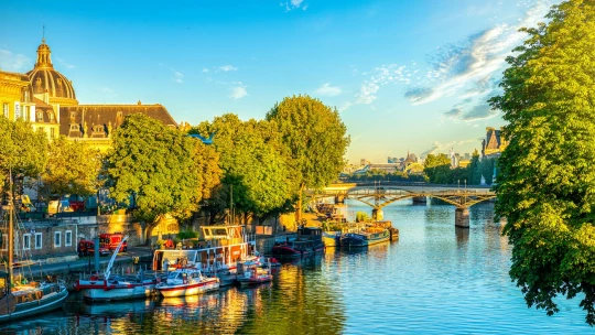 Po 100 rokoch zákazu umožní Paríž verejnosti kúpanie v rieke Seine