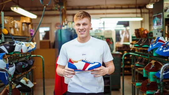 Moderné logo aj silueta. Botasky prichádzajú s prvým modelom pod novým majiteľom