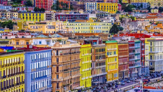 Neapol chce chrániť domácich, zakáže otváranie nových gastroprevádzok v centre