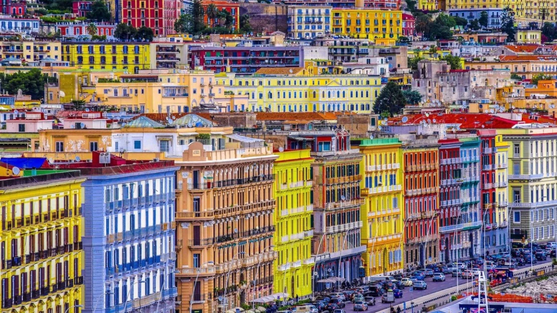 Neapol chce chrániť domácich, zakáže otváranie nových gastroprevádzok v centre