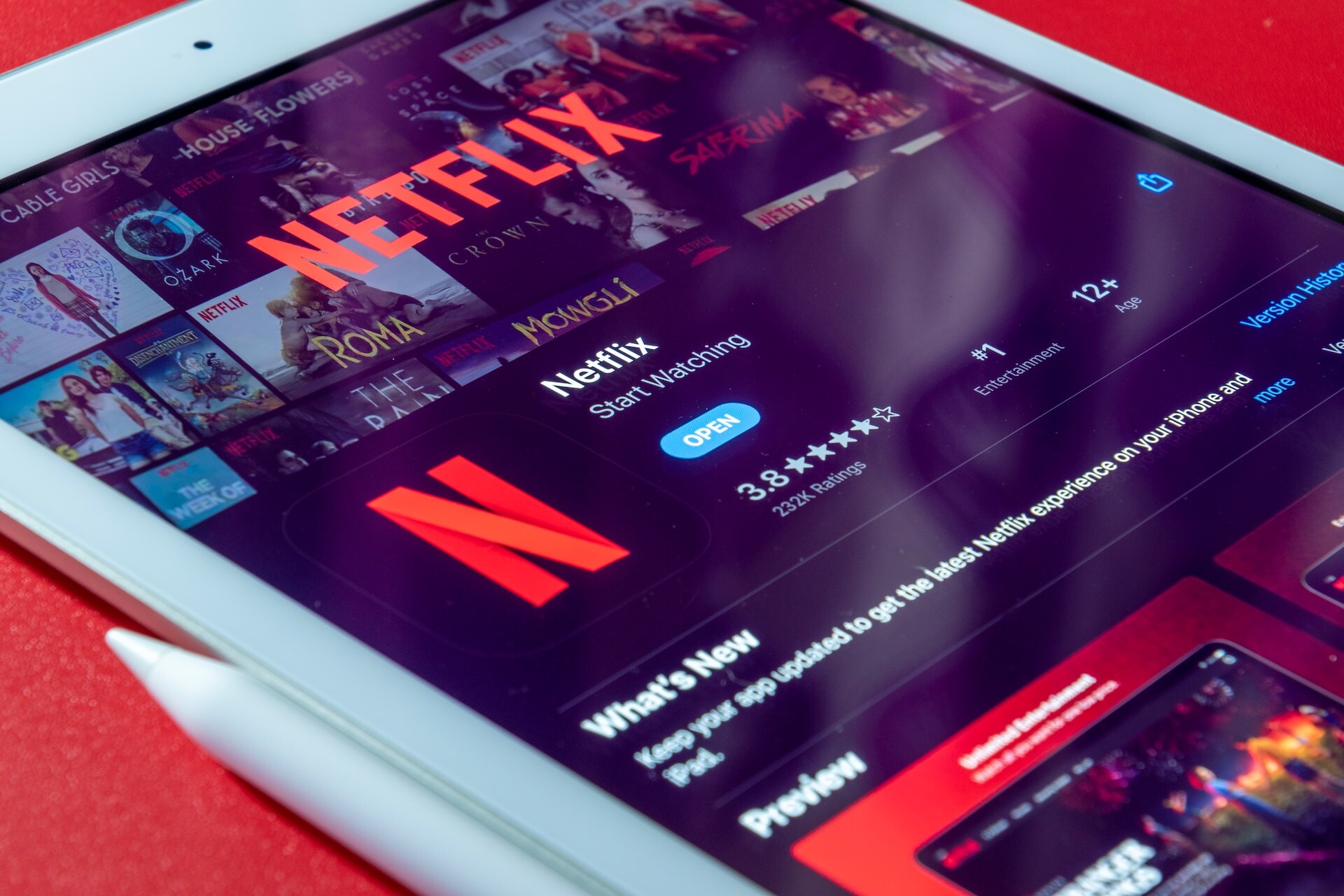 Netflix získal šesť miliónov nových predplatiteľov, ale zaostal s prijímami